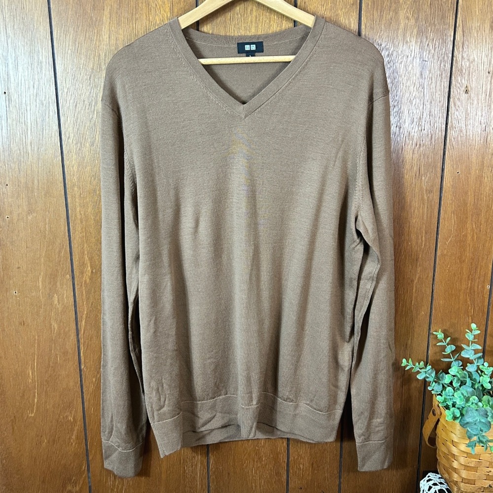 Uniqlo Mens V Neck Long Sleeve 100% Wool Sweater Brown Size‎ L